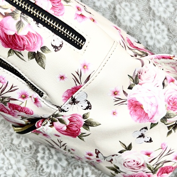 CALL IT SPRING |🌹🦋Roses Butterflies Print Multi-Pocket Adjustable Backpack Bag - Picture 11 of 14